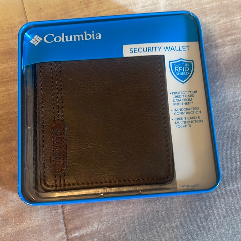 Columbia Wallet